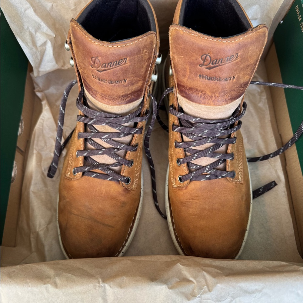 Danner Men's Brown/ Tan Goretex Boots size 9